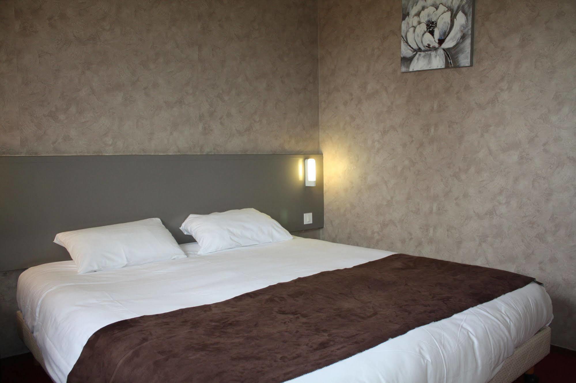 Brit Hotel Landivisiau Dış mekan fotoğraf